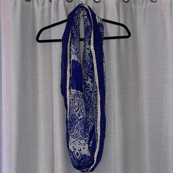 BLUE PATTERNED INFINITY SCARF - Picture 1 of 3